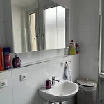 Friendly-room 200 M To 5 Museums Hostel