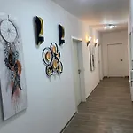 Friendly-room 200 M To 5 Museums Hostel